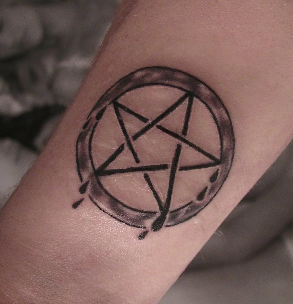 tato simbol pentagram